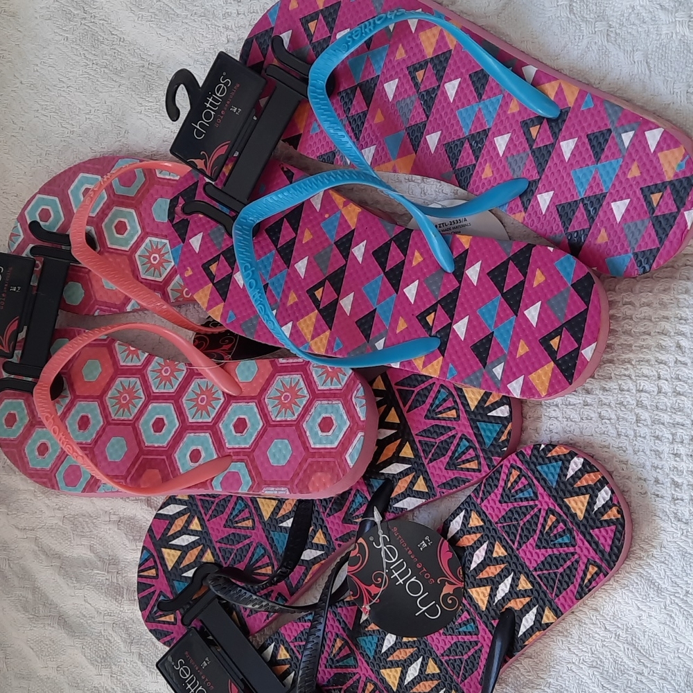 Flip Flops Chatties Colorful Fun Footwear Beach Pool Cruise Pedicure NWT